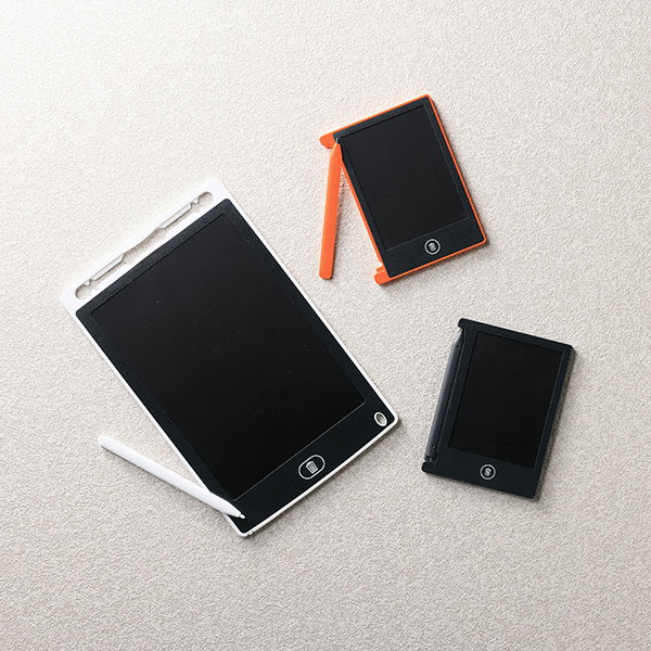 さっと書けてさっと消せる!繰り返し書けるメモパッド。コンパクトサイズで、厚さ5mm と薄くて軽いので持ち運びもより便利です。