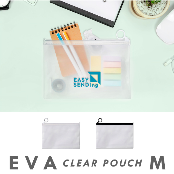 EVA素材のクリアポーチが登場しました！半透明なのでポーチの中身を確認することができます。イヤホンなどの小物やリップなどのメイク用品を入れるのに便利なサイズ感です。同型商品でS、Lのサイズ展開がございます。引き手部分がリングになっていますので、ショップや物販会場などで吊り下げ陳列が可能です。