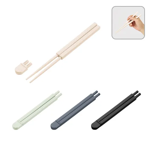 珍しい折り畳みができるお箸です。先端パーツと持ち手パーツが分解でき、コンパクトなサイズでスマートに持ち運ぶことができます。箸キャップは箸置きとしても使用することができ、ランチタイム時に箸先をデスクにつける事無く衛生的に使ます。お箸にはバンブーファイバーを配合することで、樹脂の使用量を削減したエコで環境にも優しい商品です。