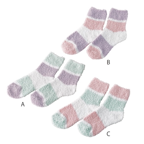 足元に寒さを感じたらさっと履くだけでOK。家での寒さ対策でもお洒落度の高いボーダーで。