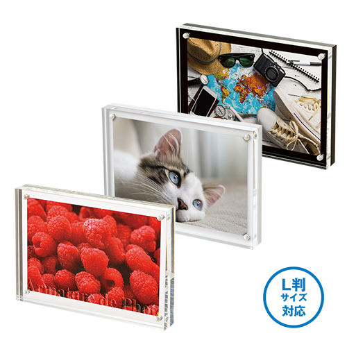マグネット留め具なので簡単に取りはずし可能なアクリルフォトフレーム。その日の気分で気軽に写真を取り替えできるのも魅力です。