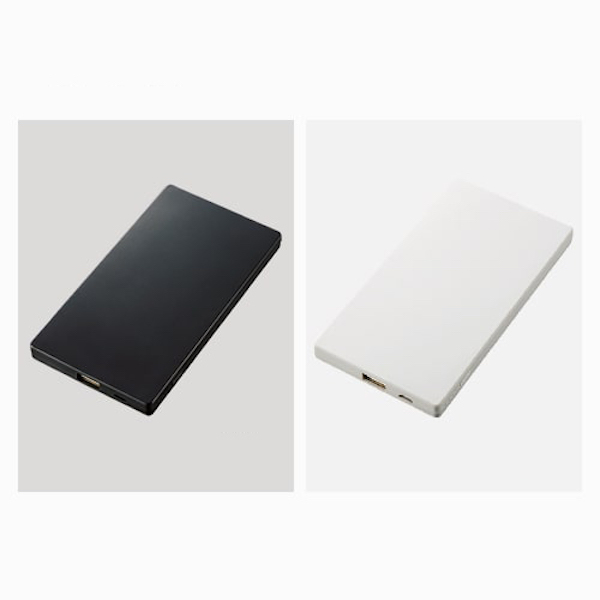 持ち運びに便利なモバイルチャージャー。カバンにもコンパクトに収納できるサイズなので、シーンを選ばず使うことができます。アウトドアにも便利なので、会社以外でも使うことができますね。