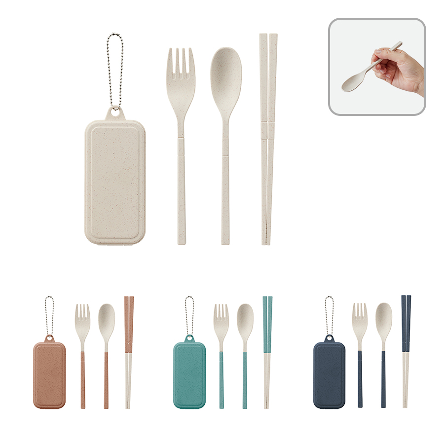 麦わら素材を使用したミニカトラリーセット。分解ができるのでコンパクトに収納することができ、ボールチェーン付きなので持ち運びにも便利です。小麦収穫後の本来燃やして破棄してしまう麦わらを有効活用し、商品を作る際のプラスチック削減をすることでとてもエコな製品となっています。