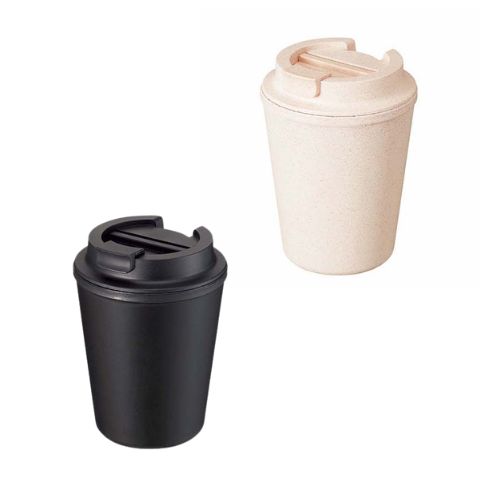 竹の繊維を樹脂に混合して作られたタンブラー。プラスチックの使用量を削減し環境にやさしいサステナブル商品。本体はプラスチック二重構造のため、結露しにくく一層タイプに比べ保冷温効果があります。蓋はシリコンパッキン付きで回転させて閉めるタイプ。飲み口のフラップはしっかりした開閉感のある硬さで安心して使えます。