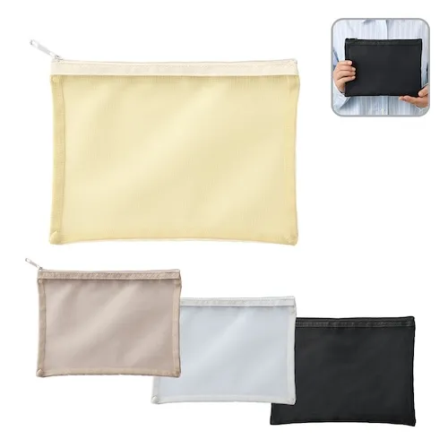 フラットタイプですっきりと使えるメッシュポーチ。表面がメッシュ仕様のため、簡単に中身を確認でき、トラベルやレジャー用としても使いやすくぴったりです。