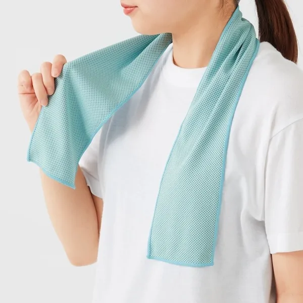 涼感マフラータオル（ポーチ入り）